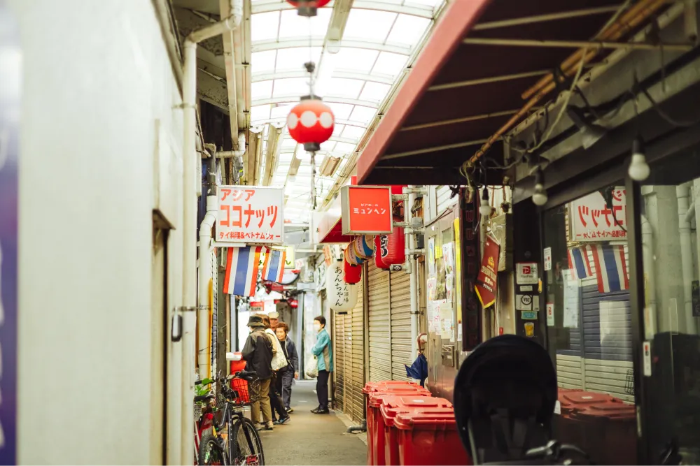 吉祥寺の夜の顔「ハーモニカ横丁」には、個性的なお店が所狭しと並ぶ