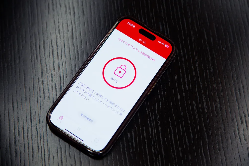 「ROOFLAG」の展示棟のドアにもスマートDKロックが搭載されている。解錠は、専用アプリ「DKロック」で