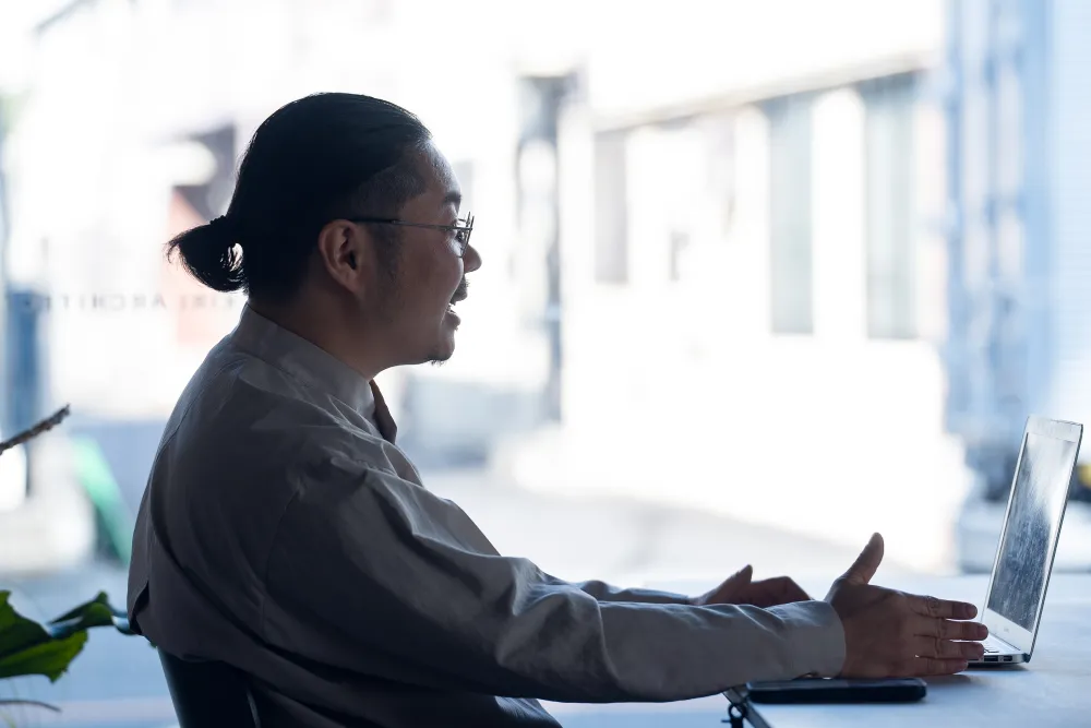 建築家　桐 圭佑（きり・けいすけ）