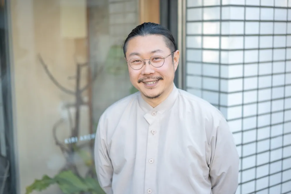 建築家　桐 圭佑（きり・けいすけ）