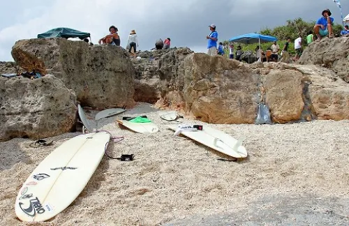 サーフィンスポットとして人気の「スーサイド」
