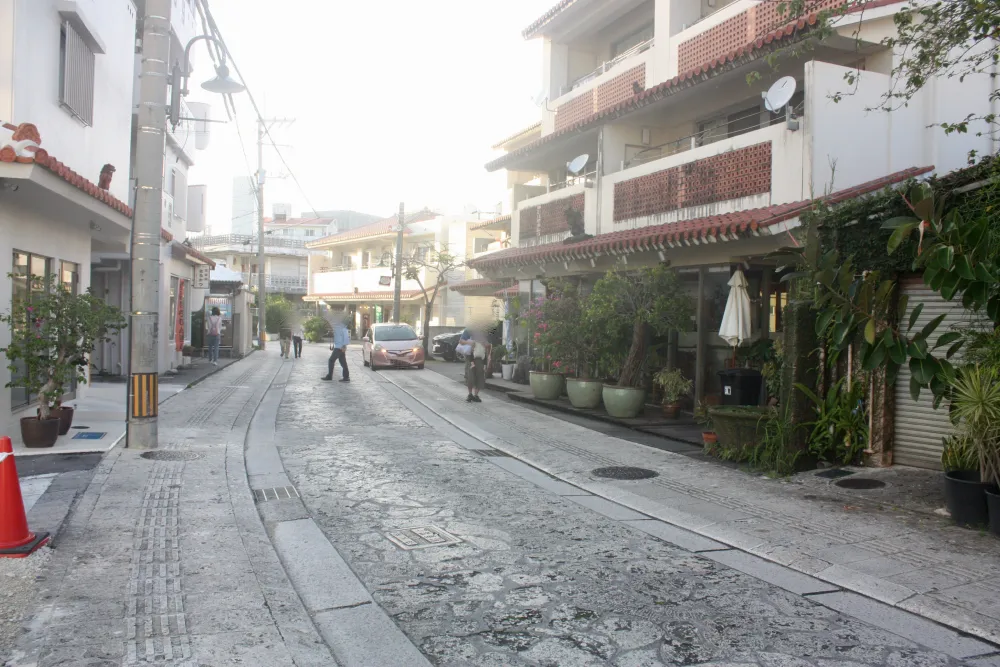 壺屋やちむん通り01