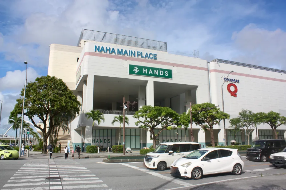 那覇最大規模のショッピングモール「那覇メインプレイス」