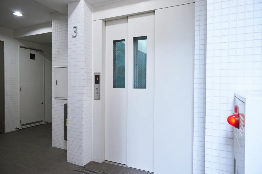 廊下・エレベーター・玄関外①