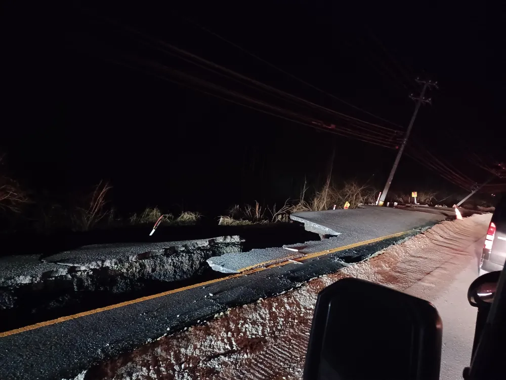 能登の主要道路である「のと里山街道」が陥没し、通行止めに