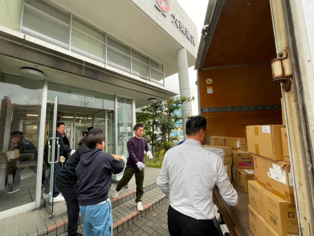 金沢支店を拠点に物資を積み込み、被災地へ駆け付けた
