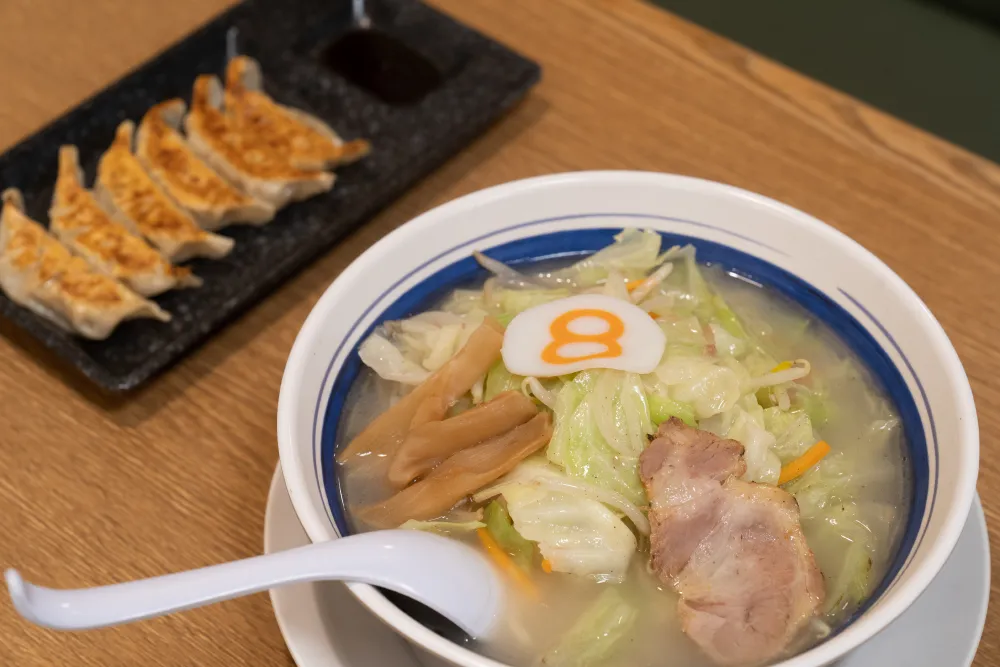 8番らーめん 金沢駅店：石川県金沢の観光オススメスポット