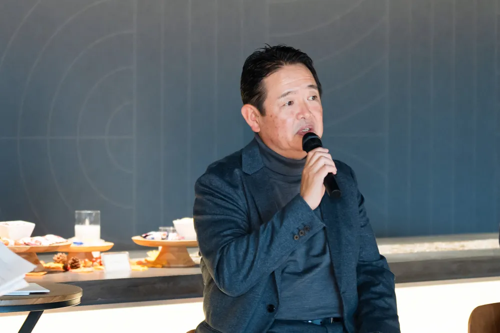 10年でこれだけ変わったのだから、まだまだ変われるはず」と呼び掛けました。