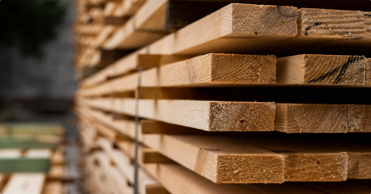 木材価格の高騰はウッドショックの影響？ 主な原因と建築業界の対策について解説
