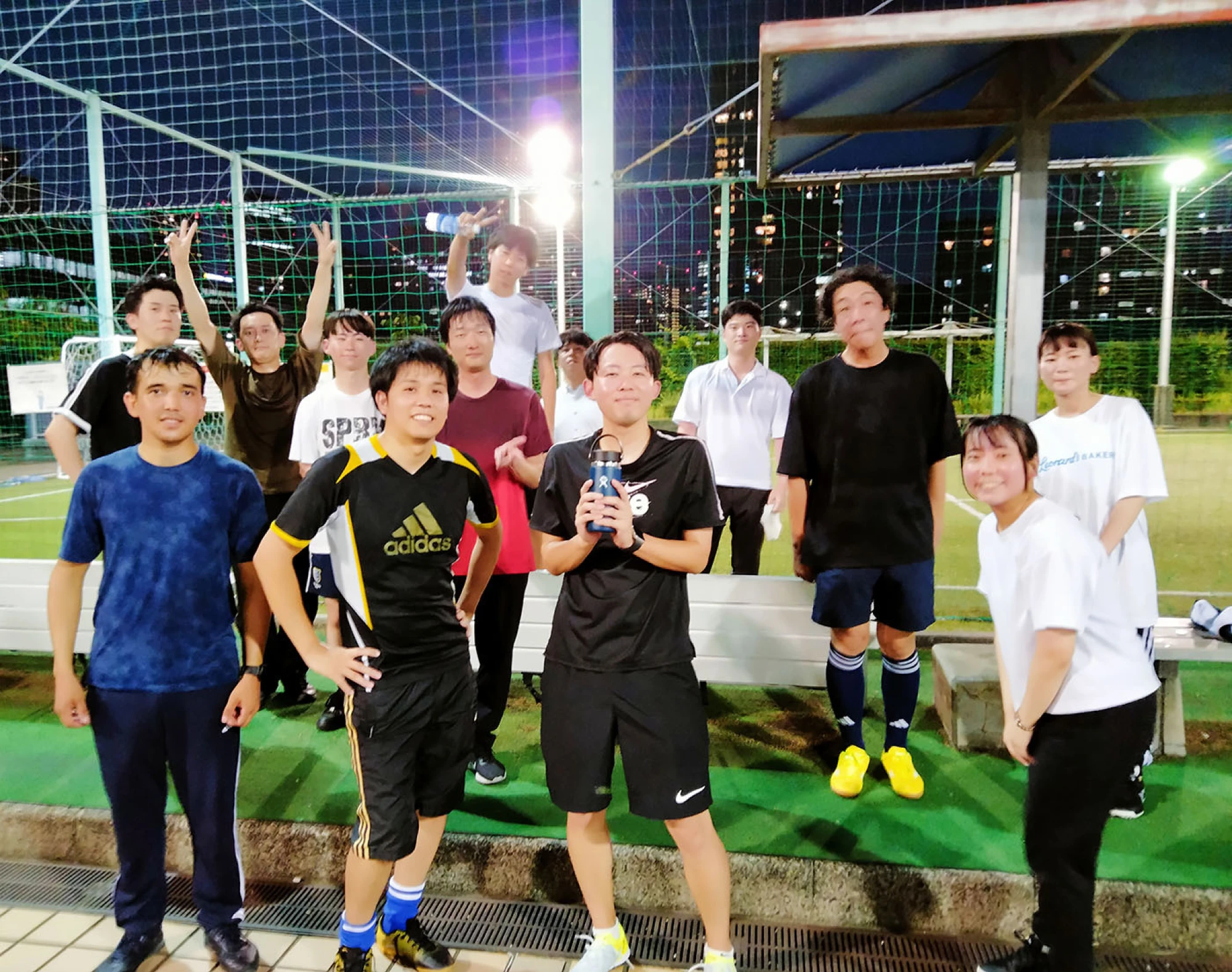 フットサルサークルのメンバー。活動を通じてさまざまなバックグラウンドを持つ社員が交流