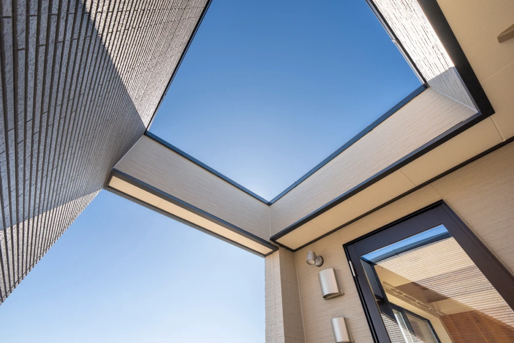 最上階の部屋はバルコニーが吹き抜け仕様になっています