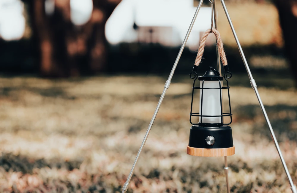 停電時にまずすることは、ランタンや懐中電灯で「あかり」を確保