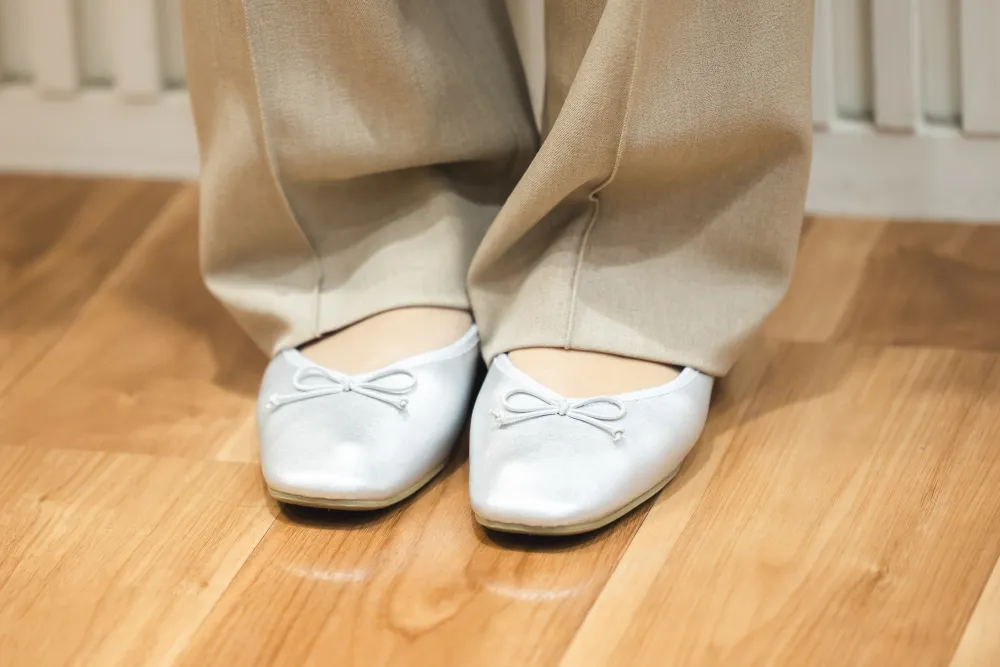 シルバーのパンプス