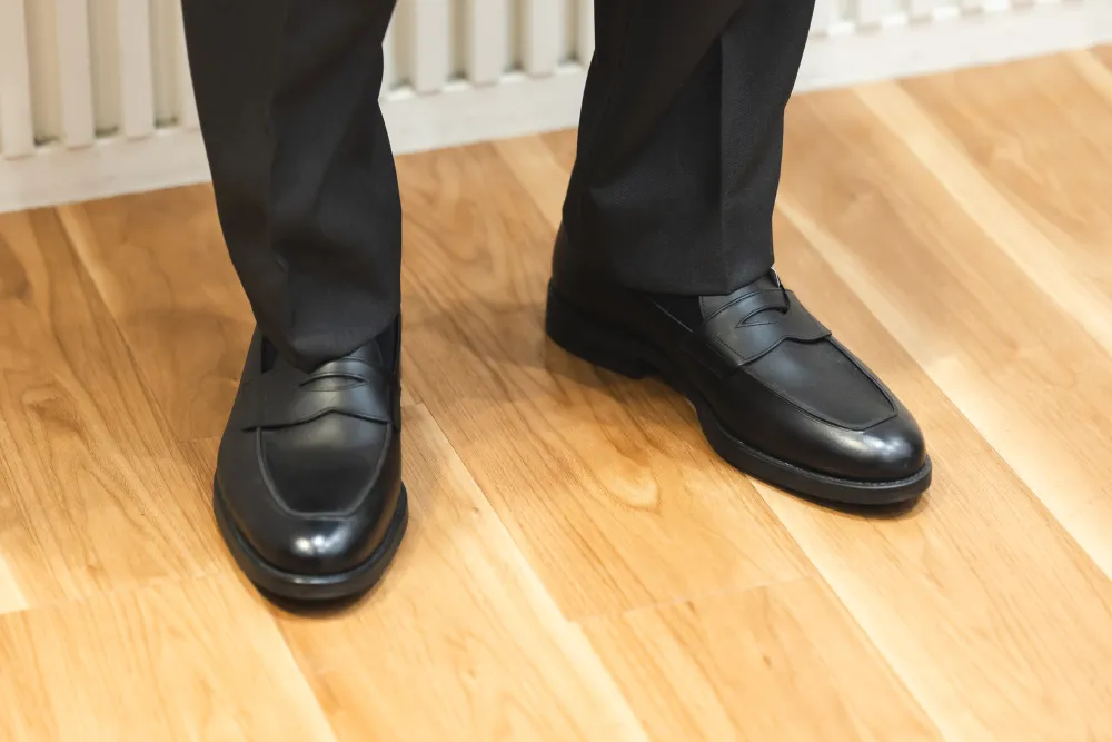 黒のローファー